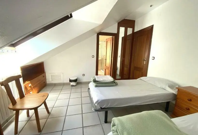 Huoneisto 1 Makuuhuone Allasnäkymä, Hostel Albergue Paradiso