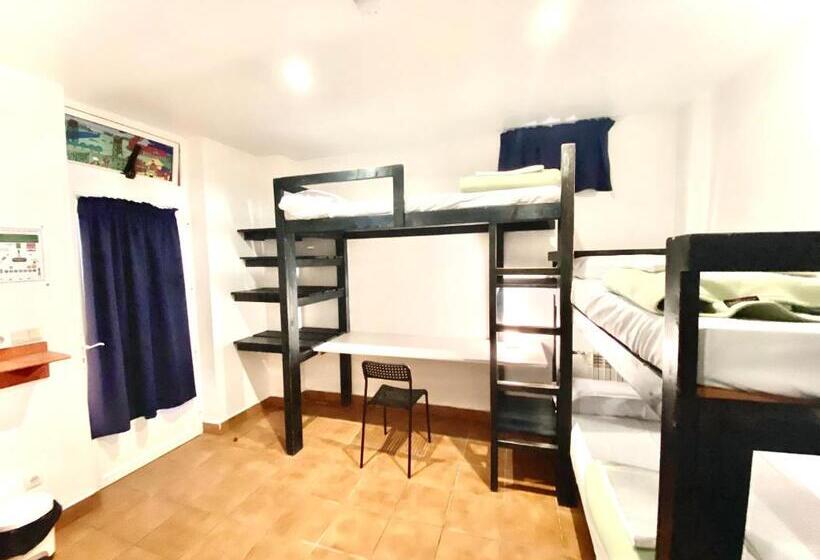 חדר סטנדרט לארבעה, Hostel Albergue Paradiso