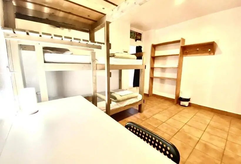 Standard Neljän Hengen Huone, Hostel Albergue Paradiso
