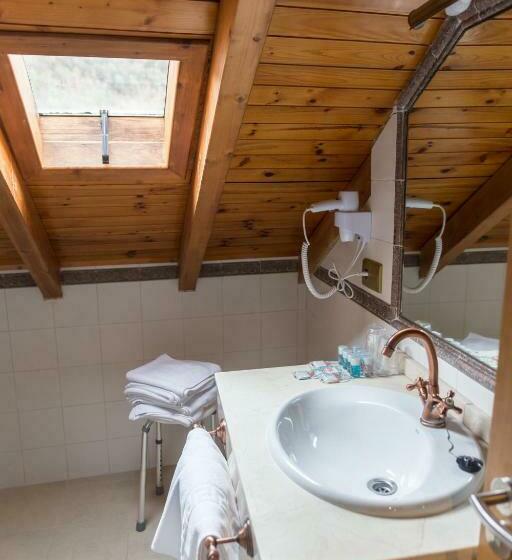 חדר סטנדרט לשלושה, Ambasmestas