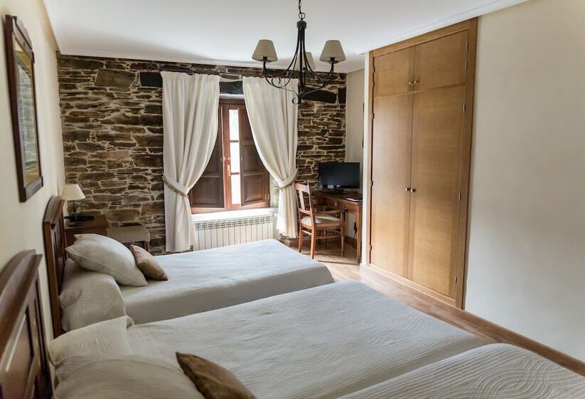 חדר סטנדרט לשלושה, Ambasmestas