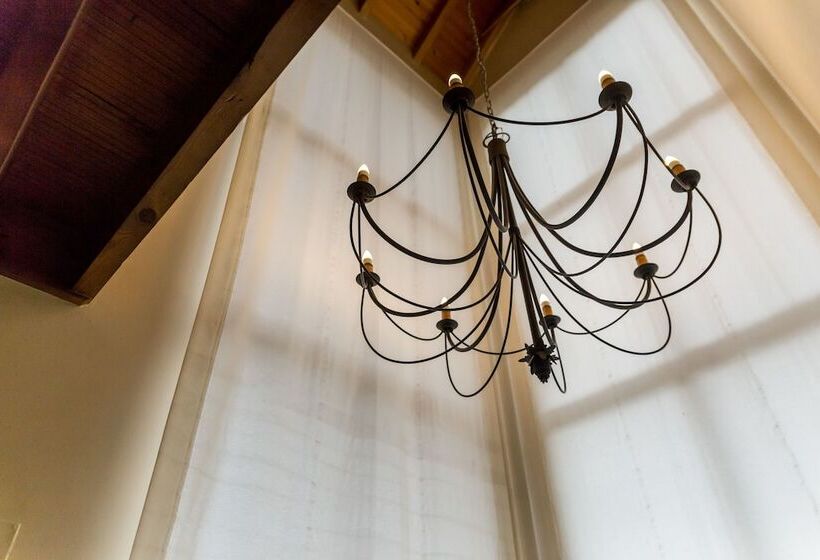 חדר סטנדרט לשלושה, Ambasmestas