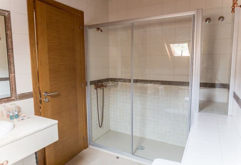 חדר סטנדרט לשלושה, Ambasmestas