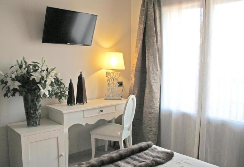 חדר בסיסי, Castillo De Alquézar