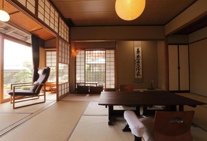 סוויטה דלוקס, Sekitei