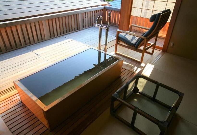 סוויטה דלוקס, Sekitei