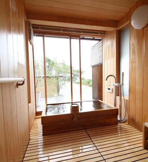 סוויטה אקזקיוטיב, Sekitei