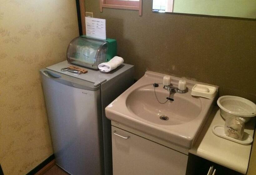 Номер Стандарт Четырехместный Совместный Санузел, Yudanaka Onsen Yamazakiya