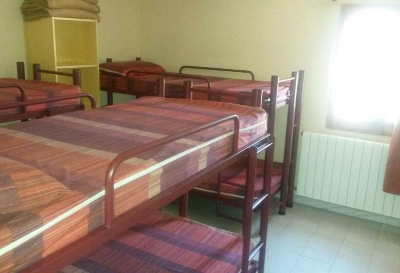 חדר משפחתי, Alberg Anna Maria Janer