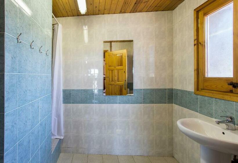 חדר משפחתי, Alberg Anna Maria Janer