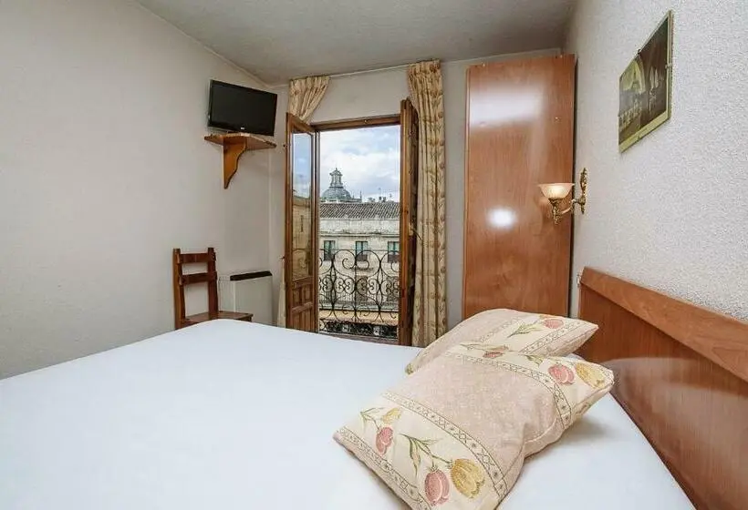 バルコニー付きスタンダードルーム, Hostal Plaza