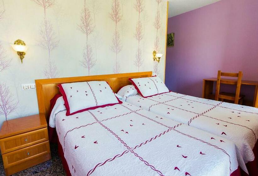 Номер Стандарт с Балконом, Hostal Plaza