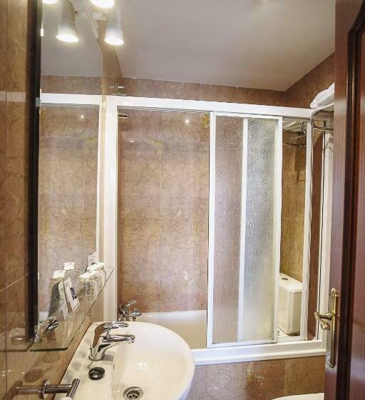 Номер Стандарт с Балконом, Hostal Plaza