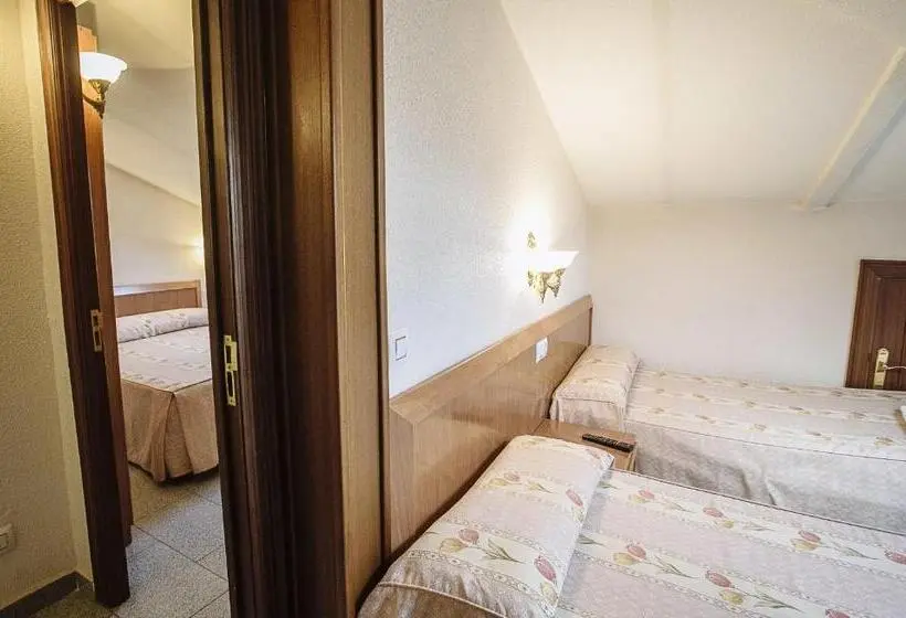スタンダード4人部屋, Hostal Plaza