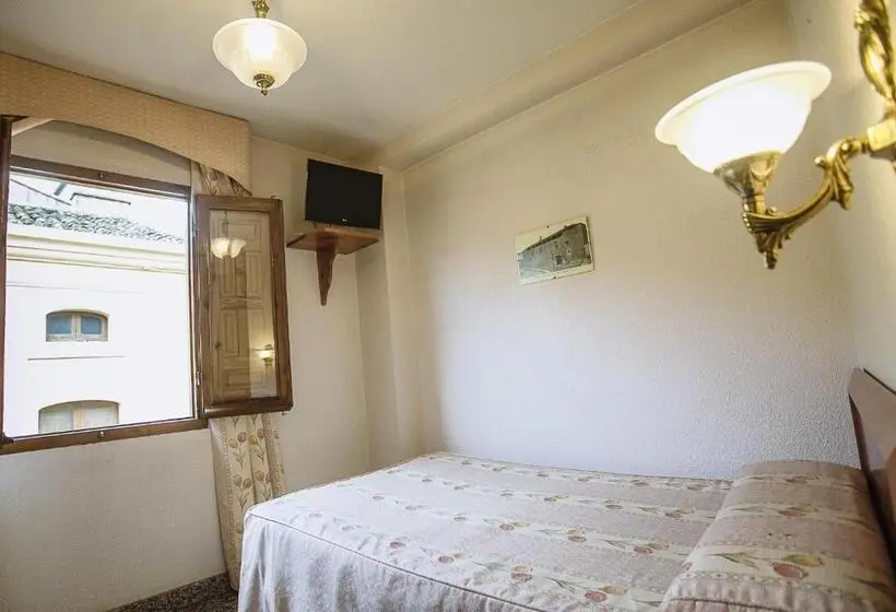 シングルベーシックルーム, Hostal Plaza