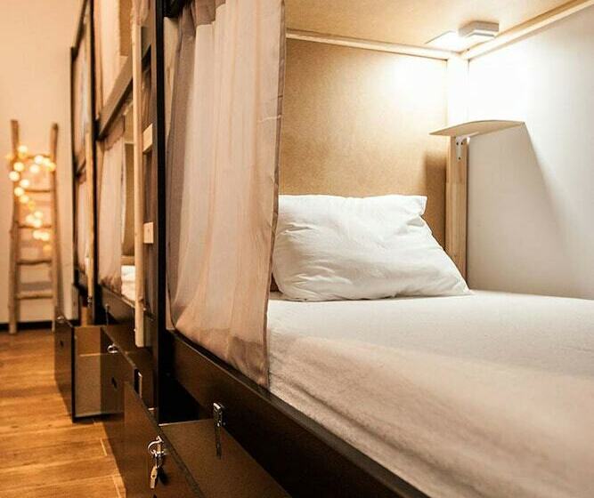 Vuode Makuusalissa, Sulok Tarifa   Hostel