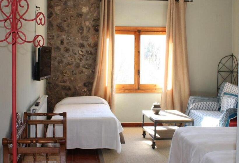 חדר סטנדרט לשלושה, Chorros Del Río Mundo