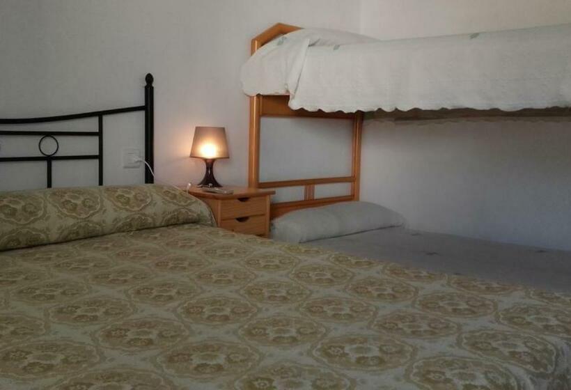 标准三人间, La Llar De Laura