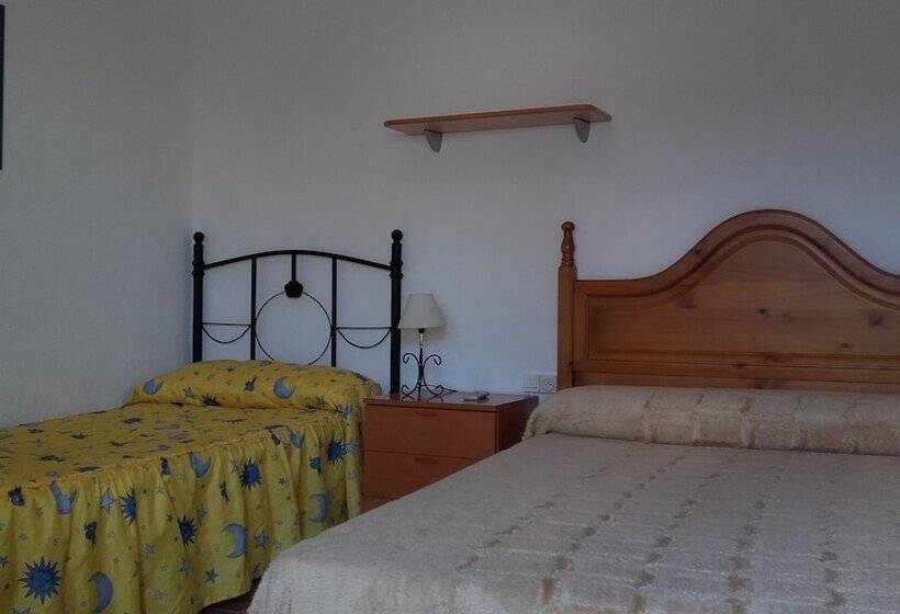 标准三人间, La Llar De Laura