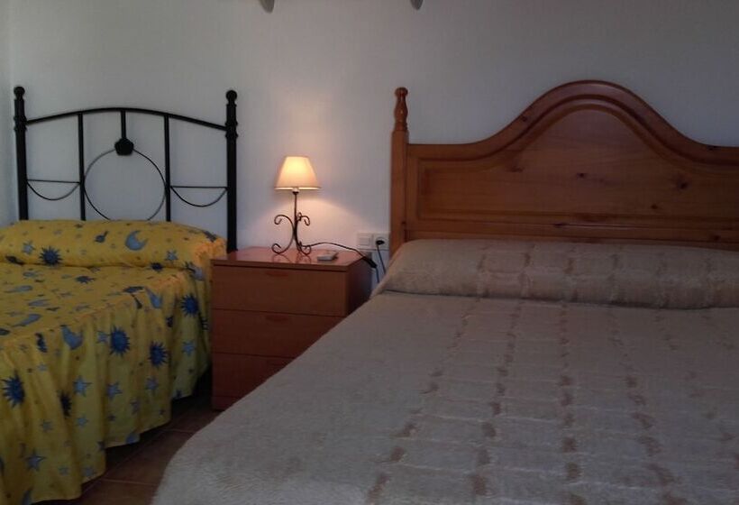 标准三人间, La Llar De Laura