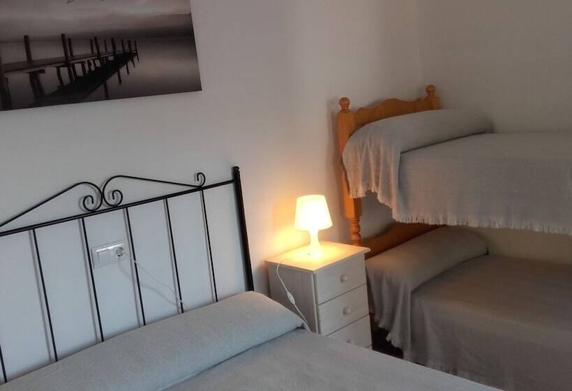 标准三人间, La Llar De Laura