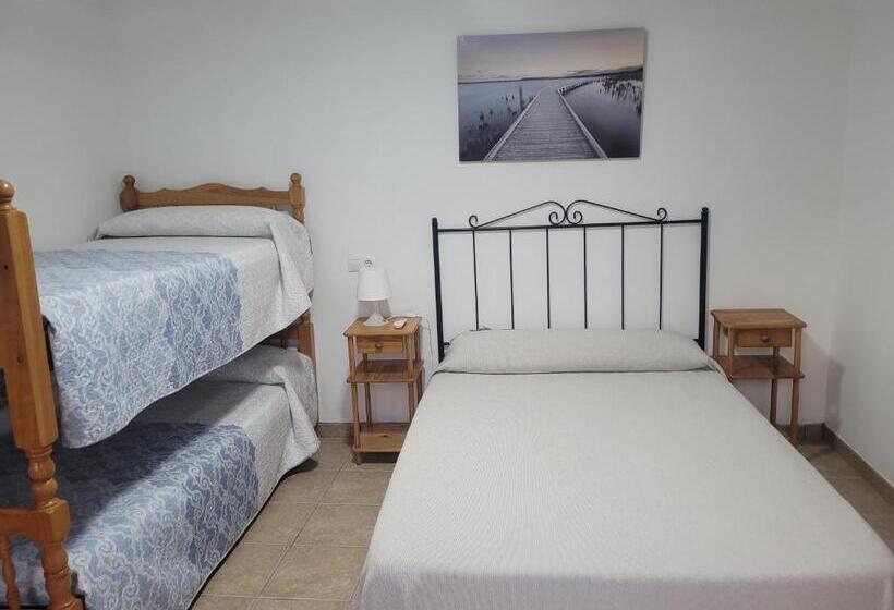 标准三人间, La Llar De Laura