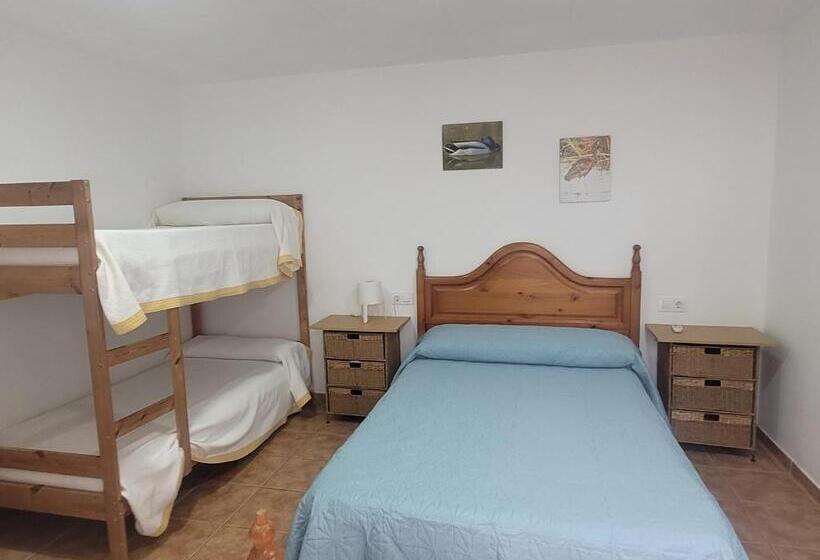 标准三人间, La Llar De Laura