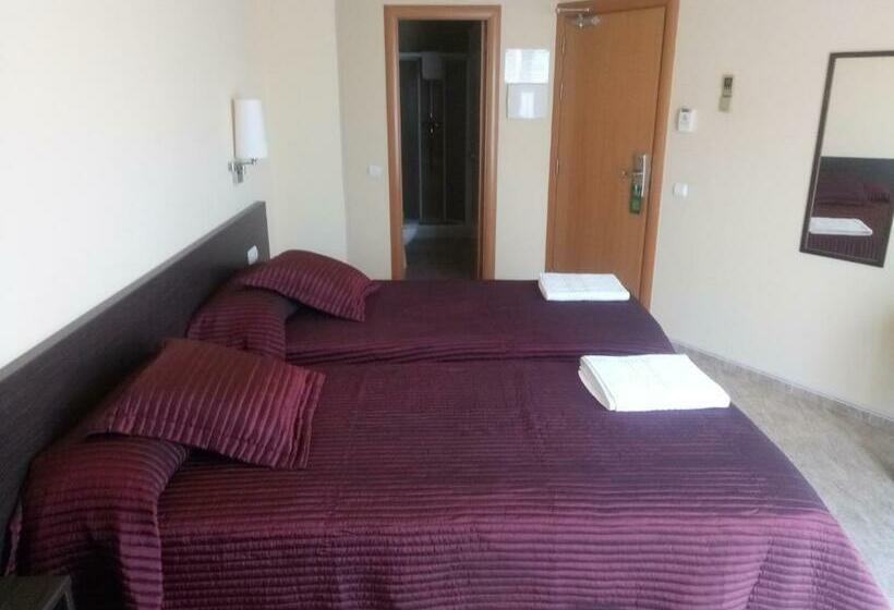 Номер Стандарт, Hostal Sant Sadurní