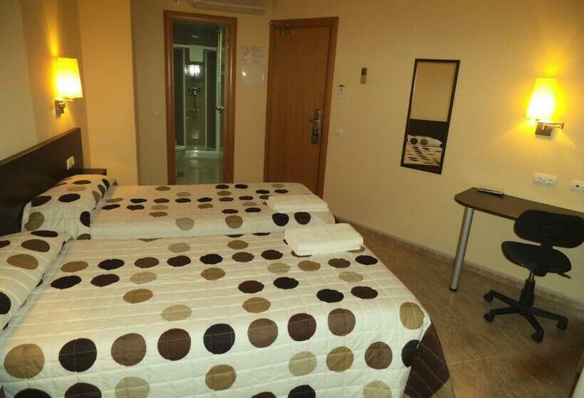 Номер Стандарт, Hostal Sant Sadurní