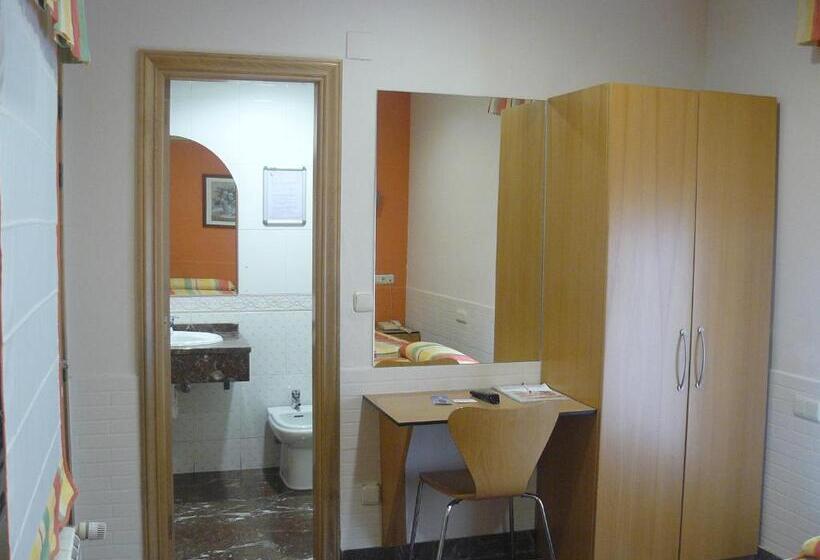 اتاق استاندارد یک نفره, Aitana