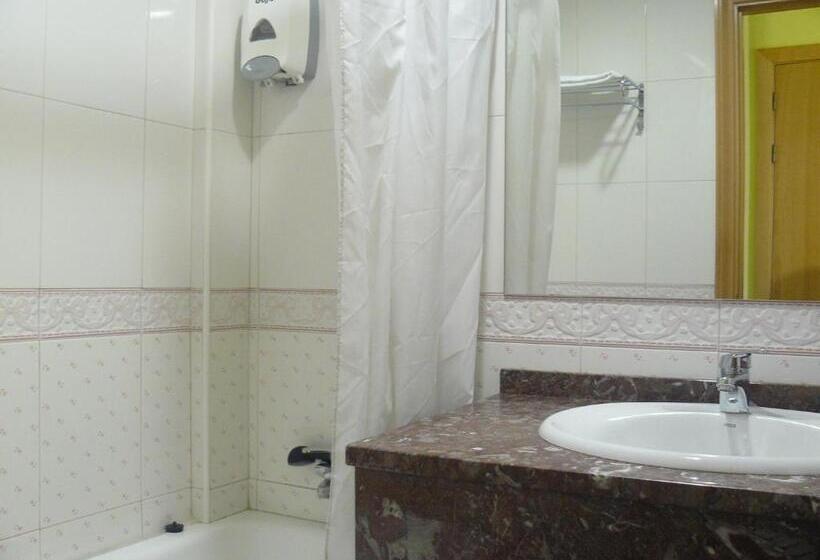 חדר סטנדרט לארבעה, Aitana