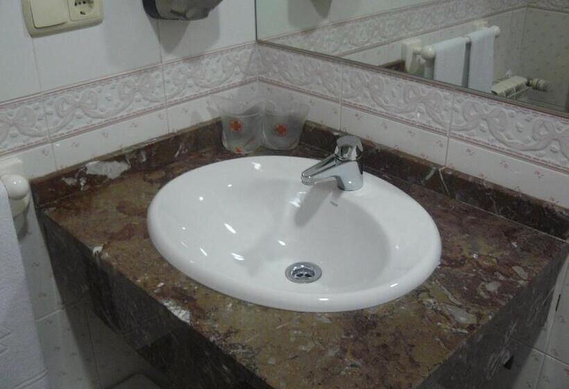 חדר סטנדרט לארבעה, Aitana