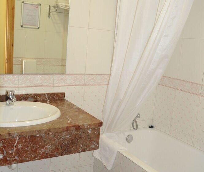 Standard Quadruple Room, Aitana