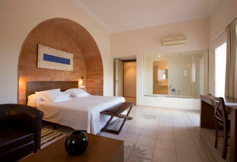 스탠다드 룸, Cal Naudi