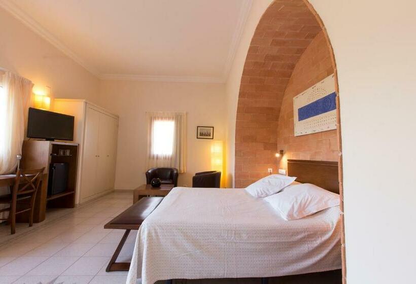 스탠다드 룸, Cal Naudi