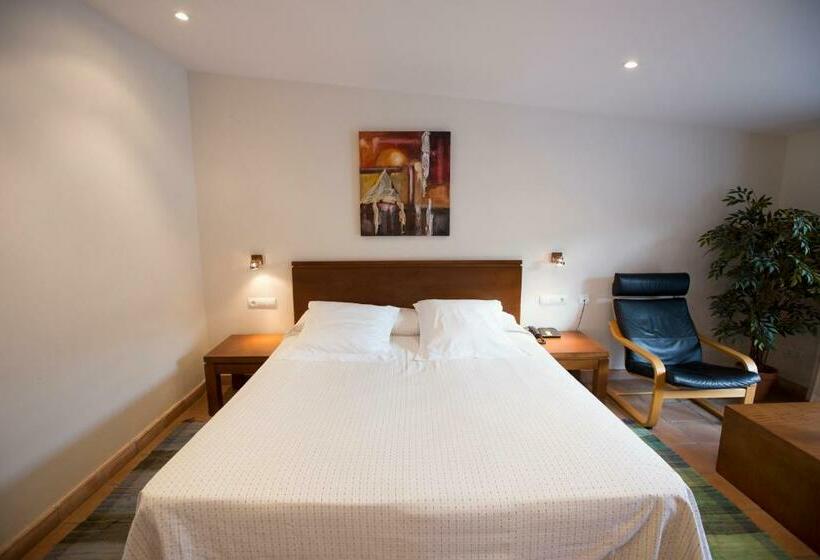 스탠다드 룸, Cal Naudi