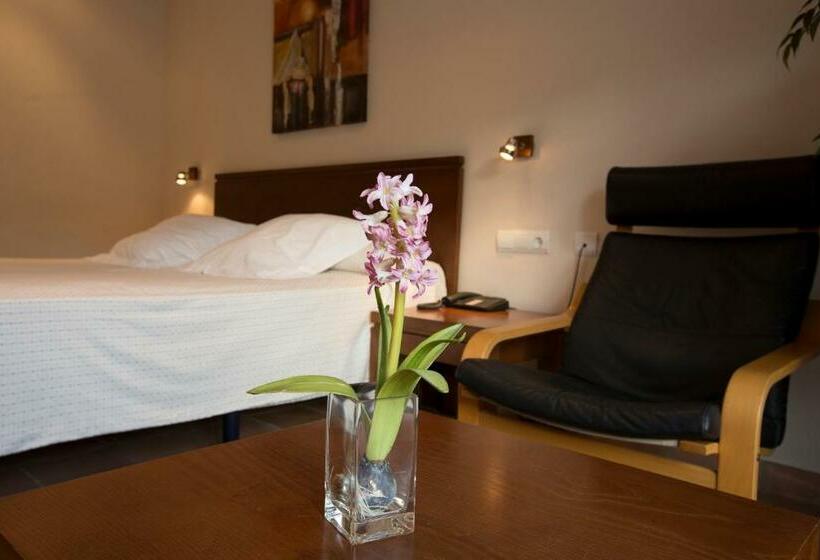 스탠다드 룸, Cal Naudi