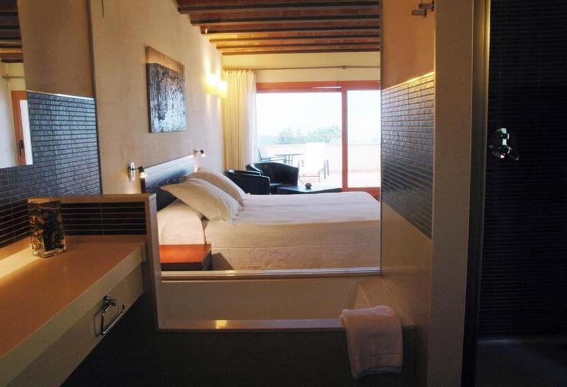 주니어 스위트, Cal Naudi