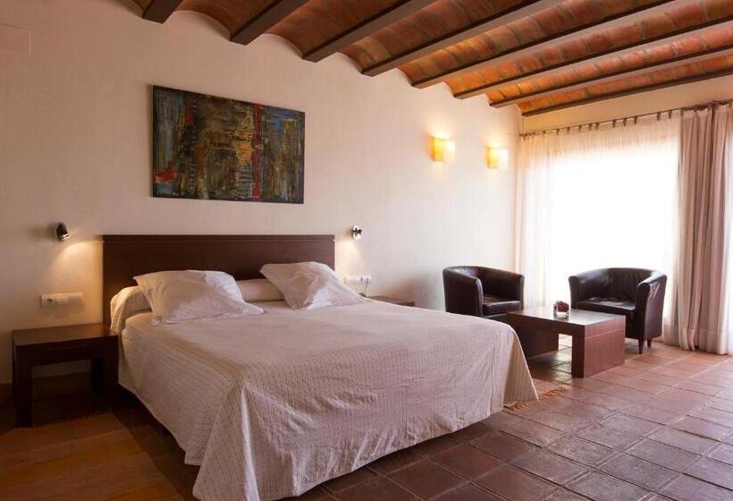 주니어 스위트, Cal Naudi