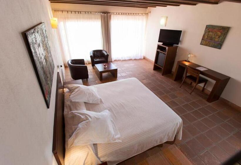 주니어 스위트, Cal Naudi