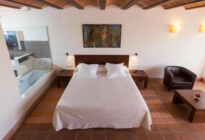 주니어 스위트, Cal Naudi