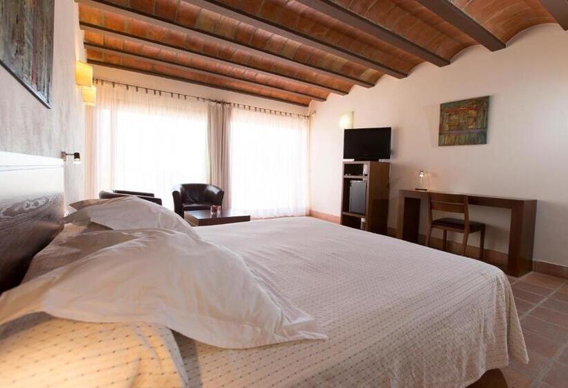 주니어 스위트, Cal Naudi