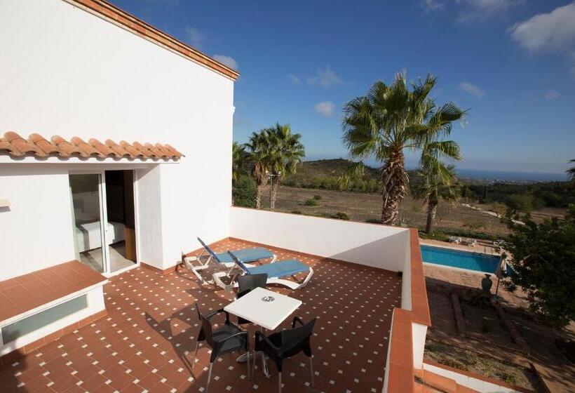 주니어 스위트, Cal Naudi