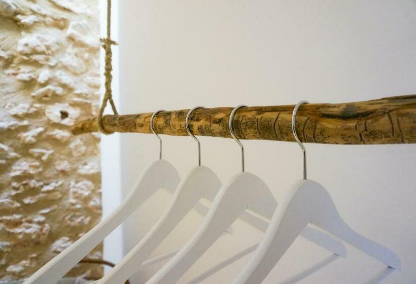 سوئیت 2 خوابه, Cal Reiet Holistic Retreat