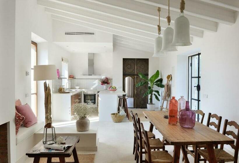 سوئیت 2 خوابه, Cal Reiet Holistic Retreat