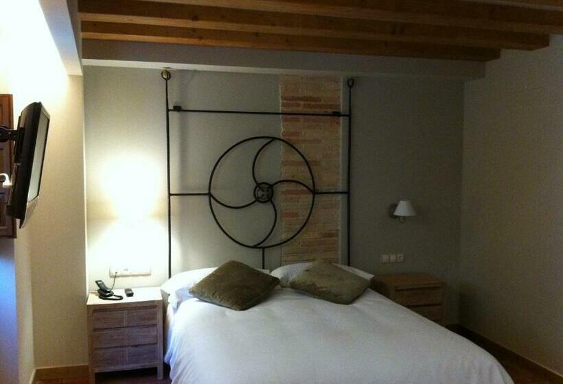 スタンダードルーム, El Cerco