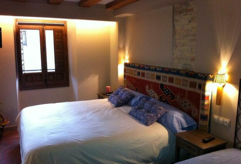 スタンダードトリプルルーム, El Cerco