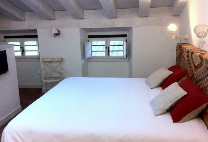 スタンダードトリプルルーム, El Cerco