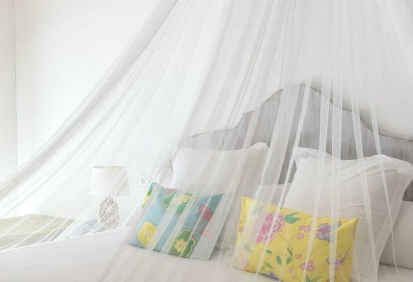 اتاق داخلی دلوکس, Es Cel De Begur