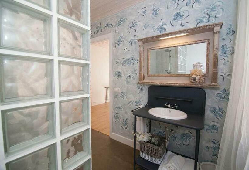 اتاق لوکس با بالکن و چشمانداز دریا, Es Cel De Begur